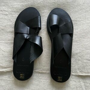 NEW Quero Black Leather Slip-On Sandals